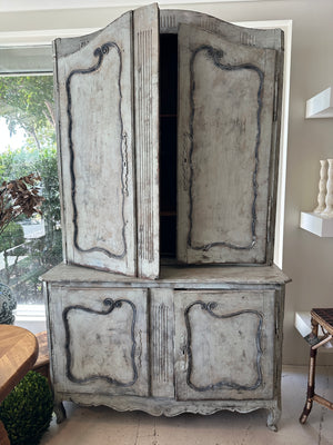 Antique feud corps armoire