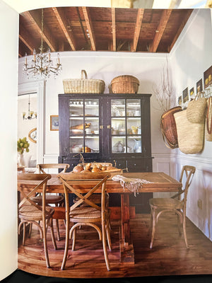 Country House Living: Celebrating the Beauty of Life at Home