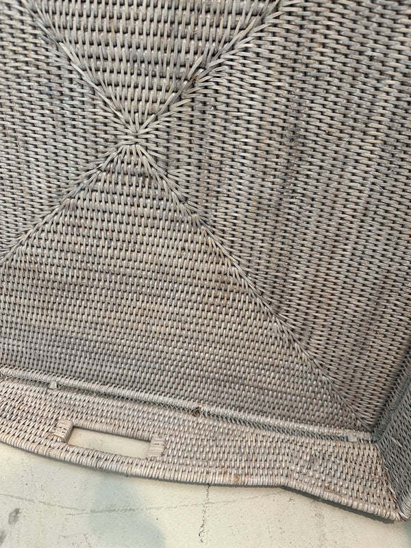 Éloise Scallop Rattan Tray