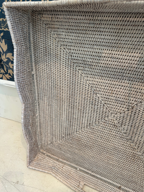 Éloise Scallop Rattan Tray