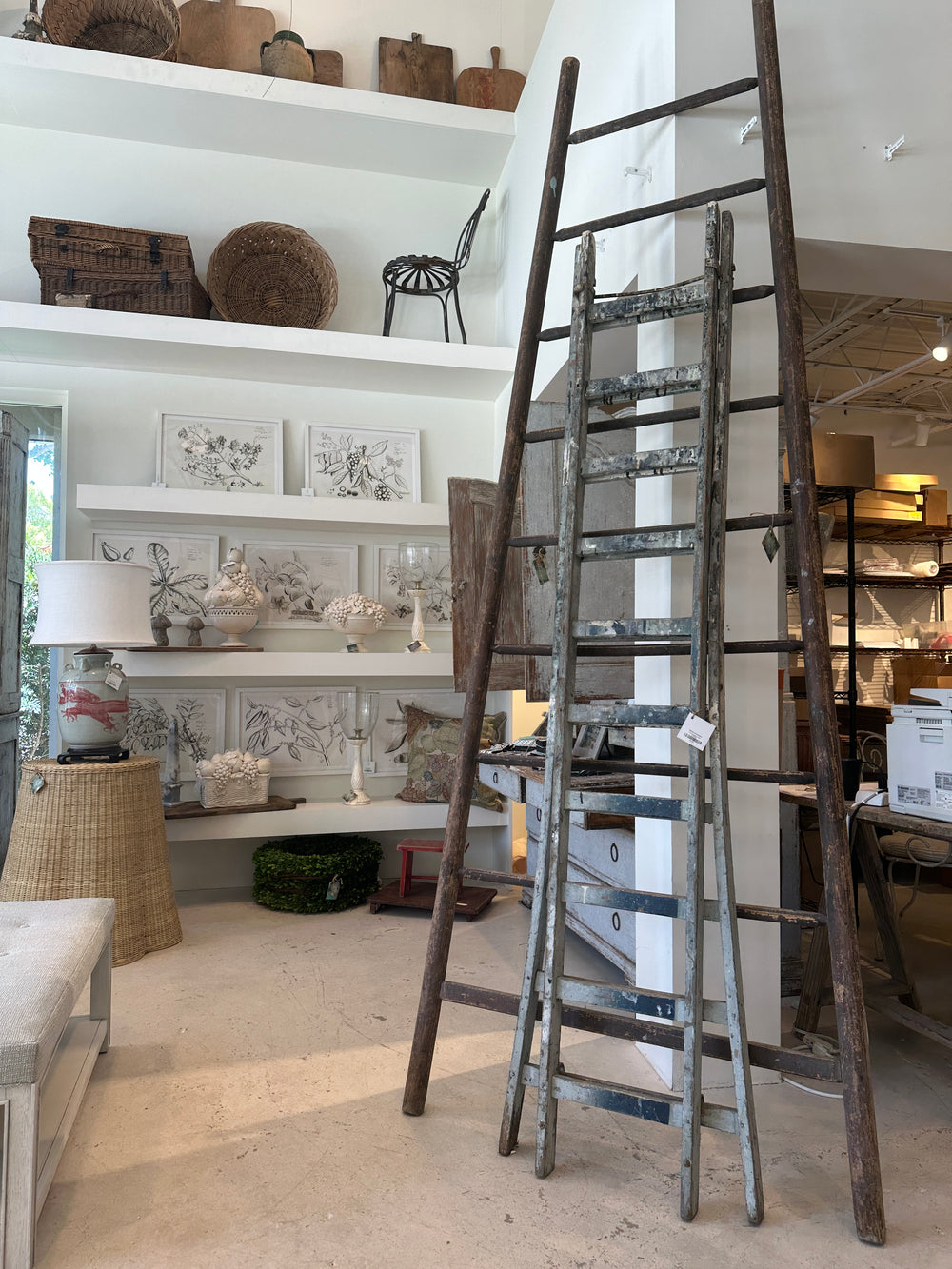 Antique Straight Tapered Ladder