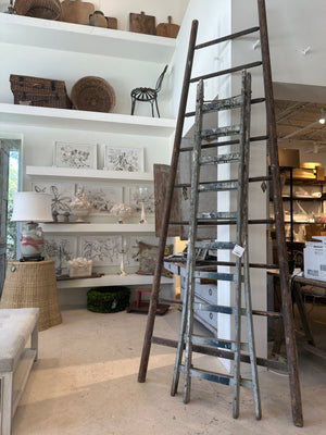 Antique Straight Tapered Ladder