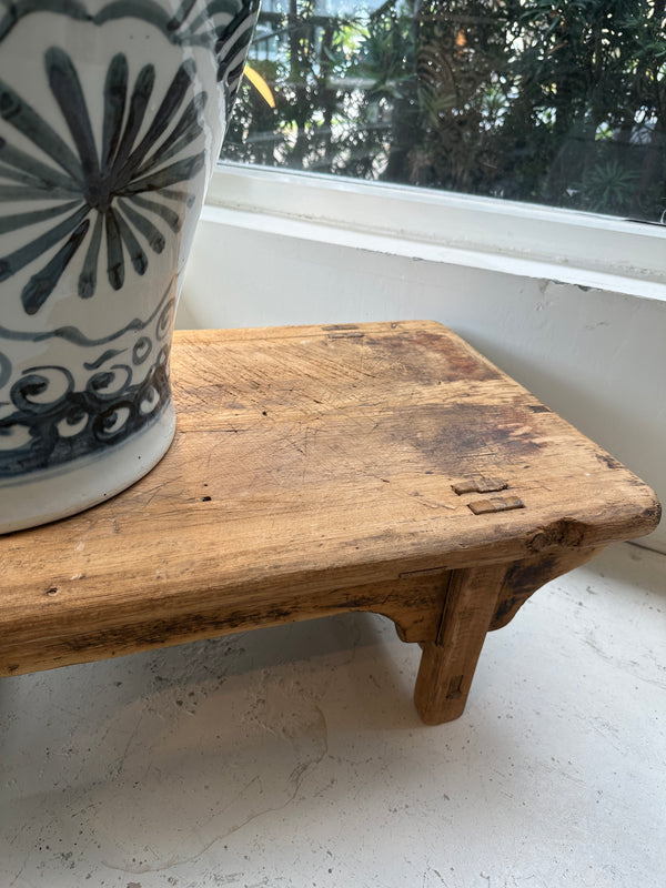 Marcelline Footed Cutting Board