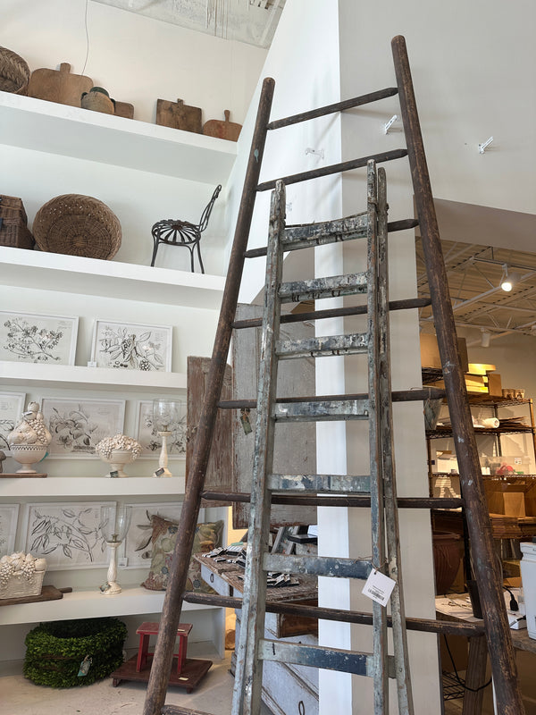 Antique Straight Tapered Ladder