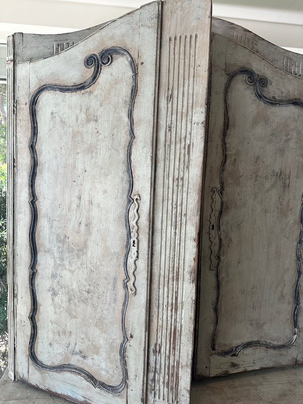Antique feud corps armoire