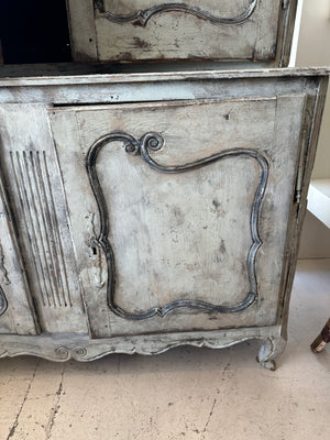 Antique feud corps armoire