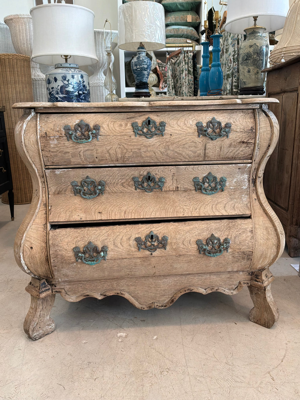 Antique Otelia Claw Foot Chest