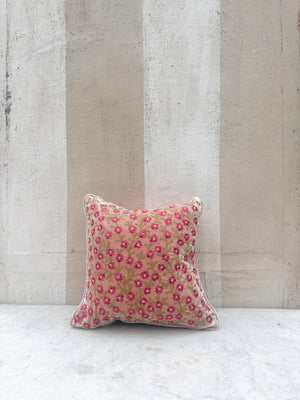 Cyclanen Misha Velvet Pillow
