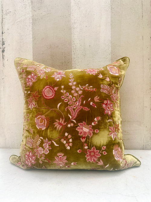 Foliate Green Bovary Velvet Pillow
