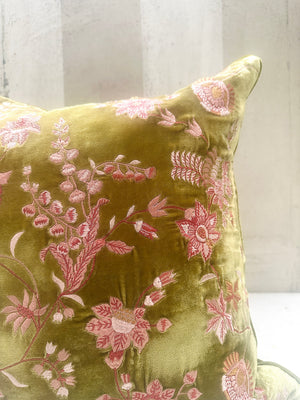 Foliate Green Bovary Velvet Pillow