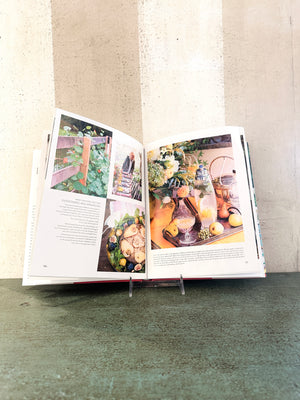Living Floral: Entertaining and Decorating with Flowers