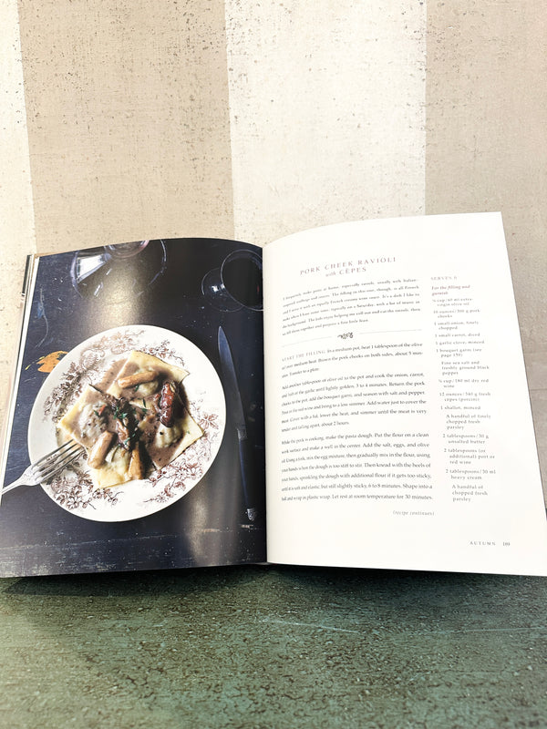 A Kitchen in France: A Year of Cooking in My Farmhouse: A Cookbook