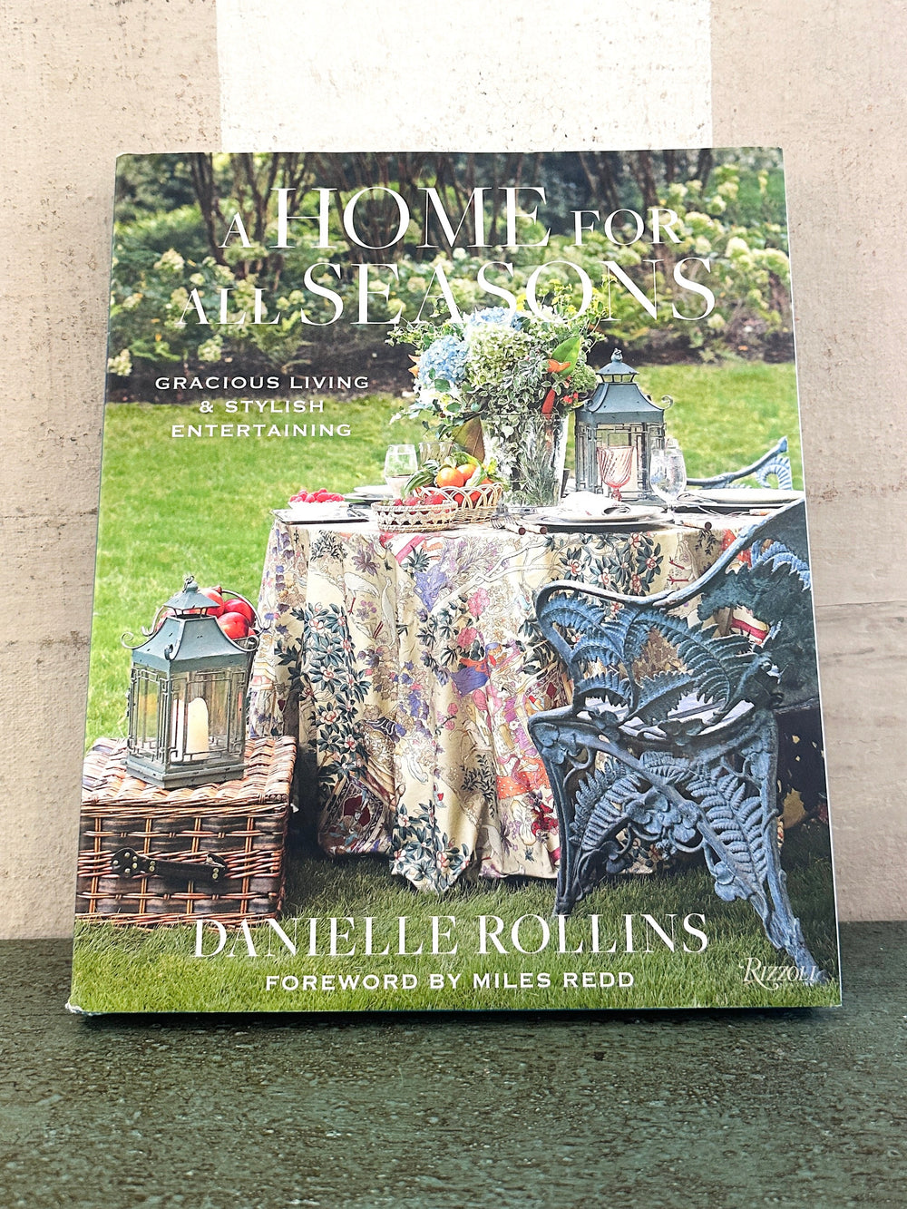 A Home for All Seasons: Gracious Living and Stylish Entertaining