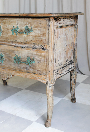 Antique Erik Chest of Drawers