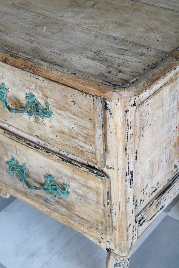 Antique Erik Chest of Drawers