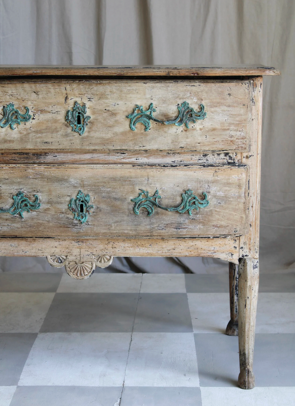 Antique Erik Chest of Drawers