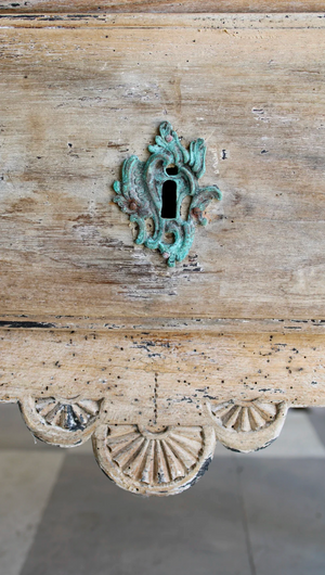 Antique Erik Chest of Drawers