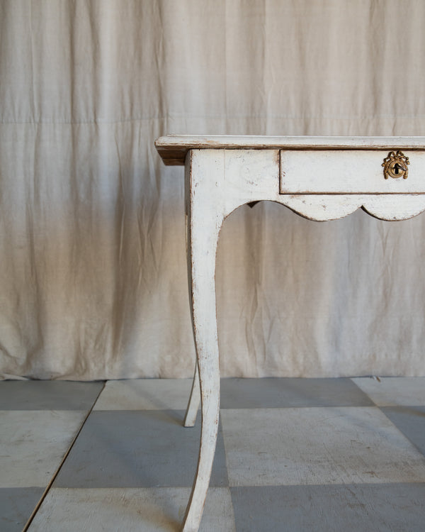 Antique Linnea Table