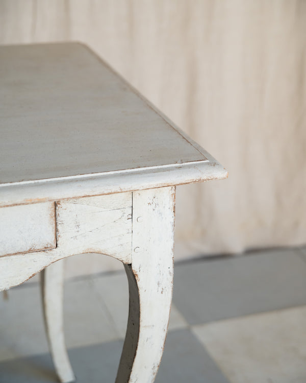 Antique Linnea Table