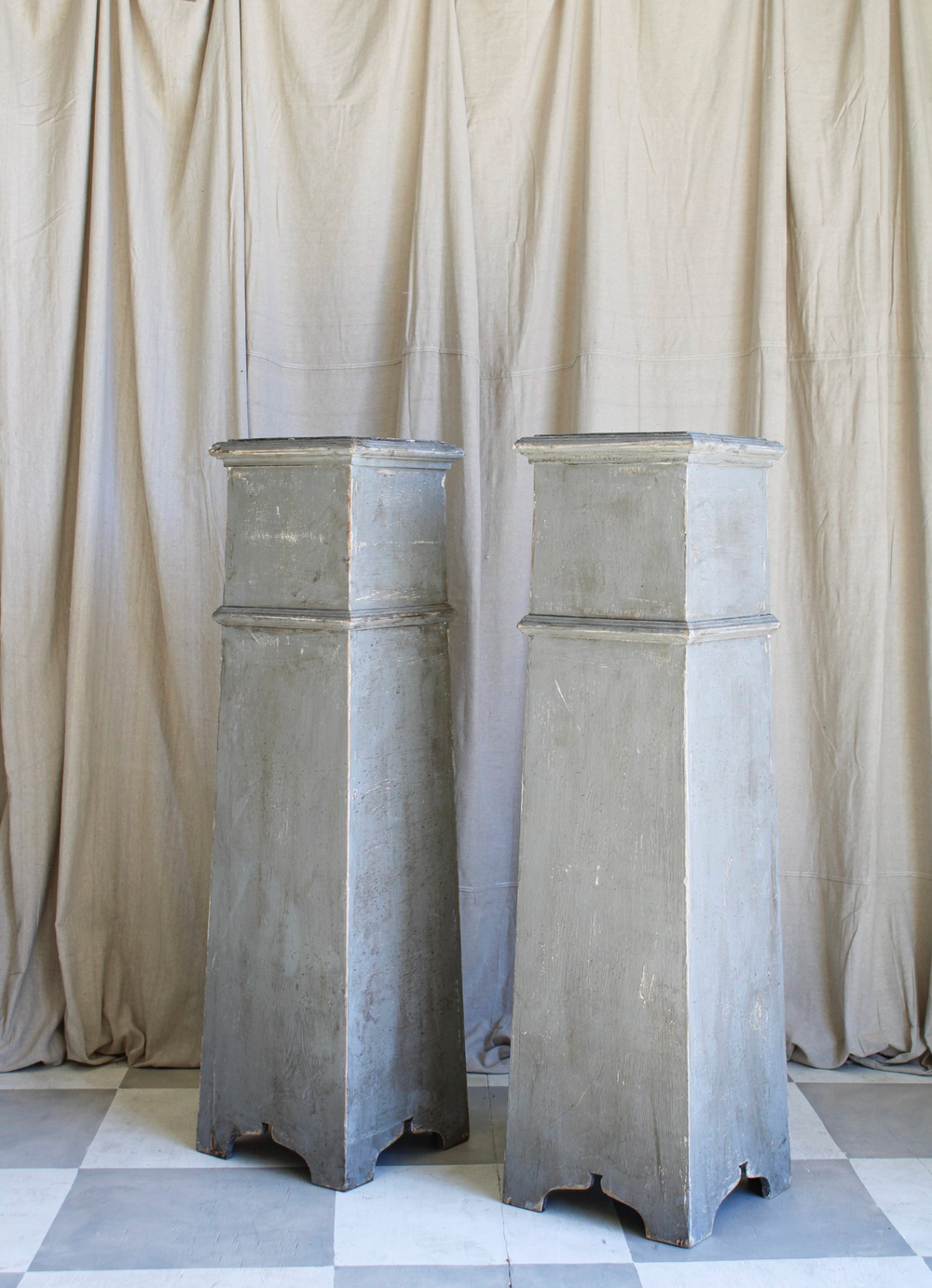 Luc Antique Wooden Pillar