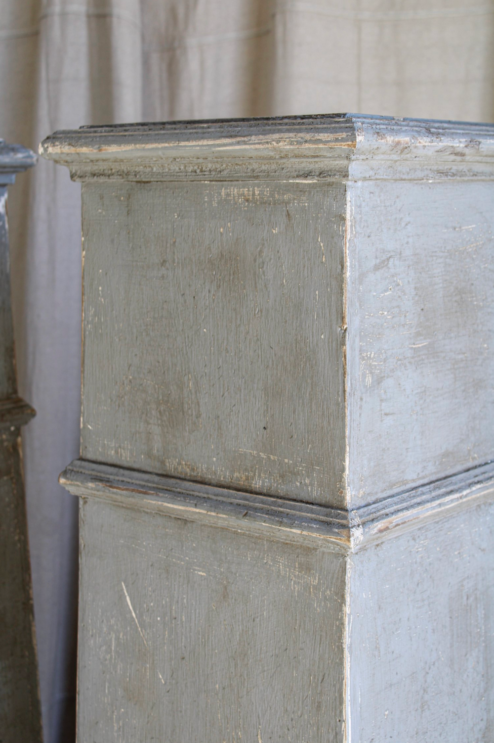 Luc Antique Wooden Pillar