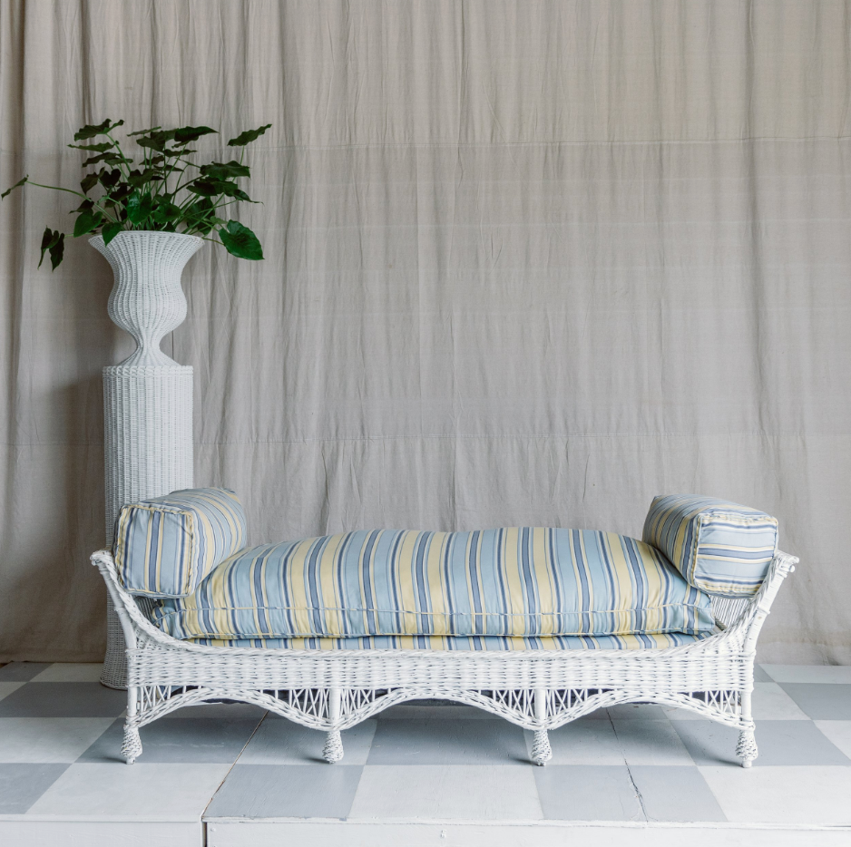 Mallory Antique White Wicker Daybed
