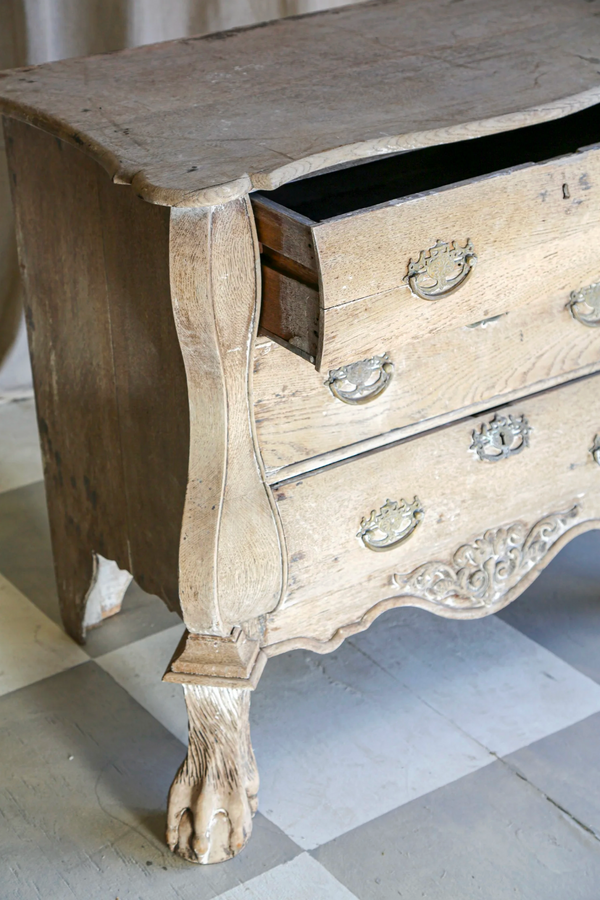 Antique Otelia Claw Foot Chest