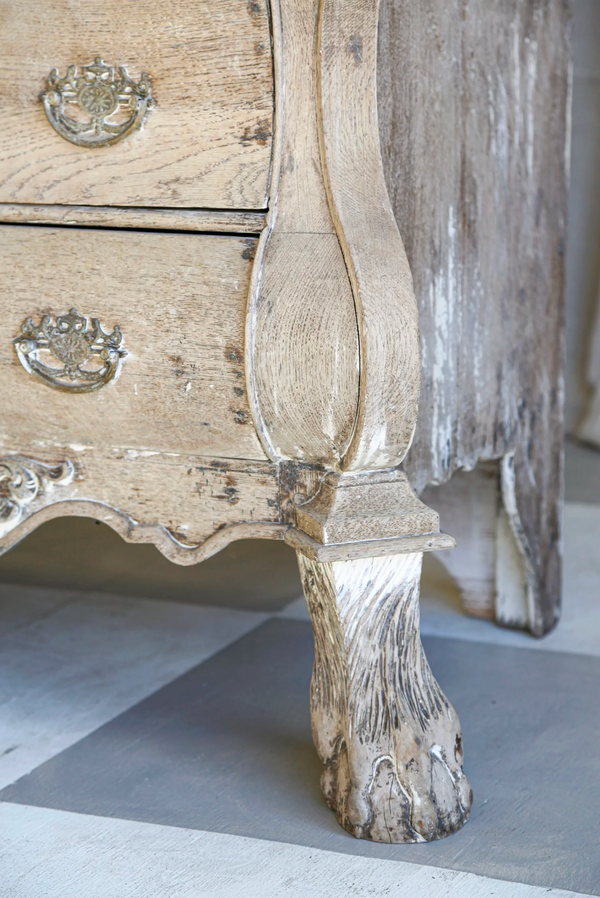 Antique Otelia Claw Foot Chest