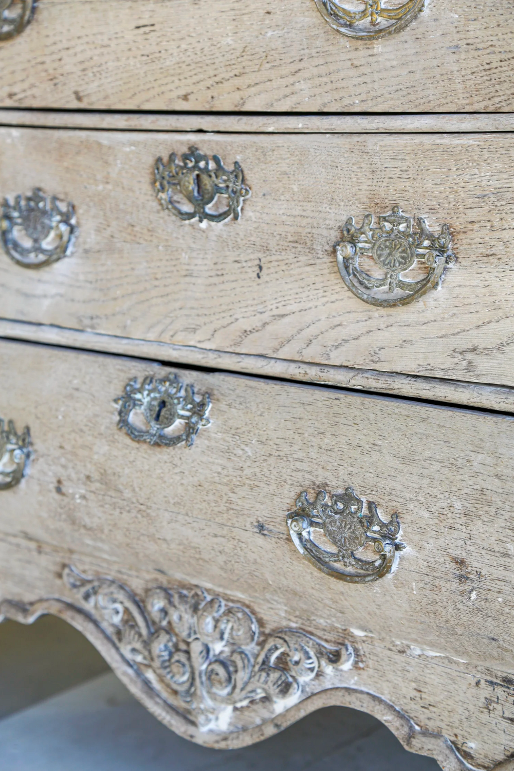 Antique Otelia Claw Foot Chest