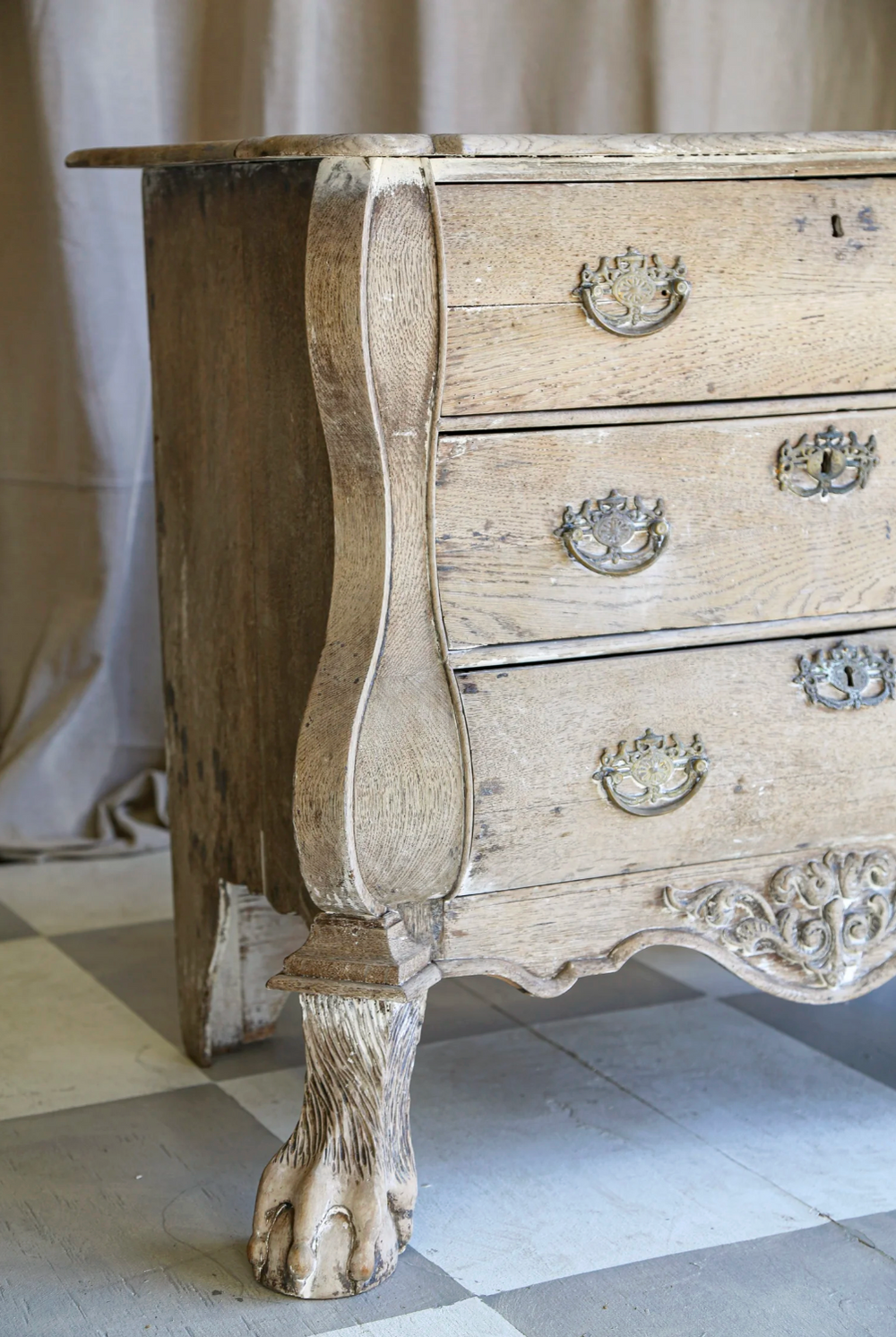 Antique Otelia Claw Foot Chest