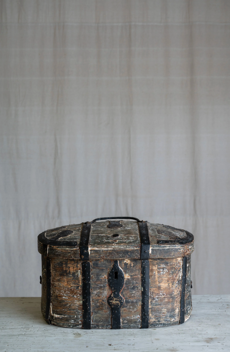 Antique Solenne Trunk
