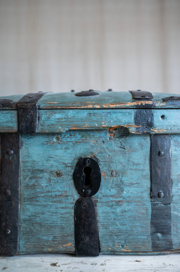 Antique Stilla Trunk