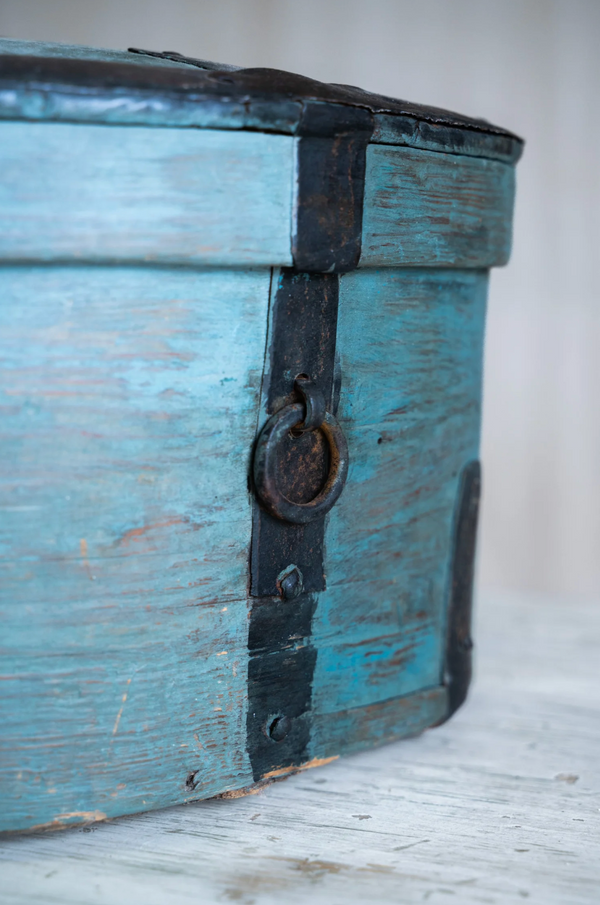 Antique Stilla Trunk