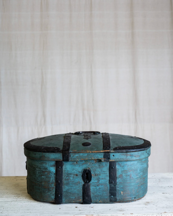 Antique Stilla Trunk