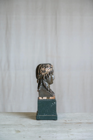 Statue Velmora Statue