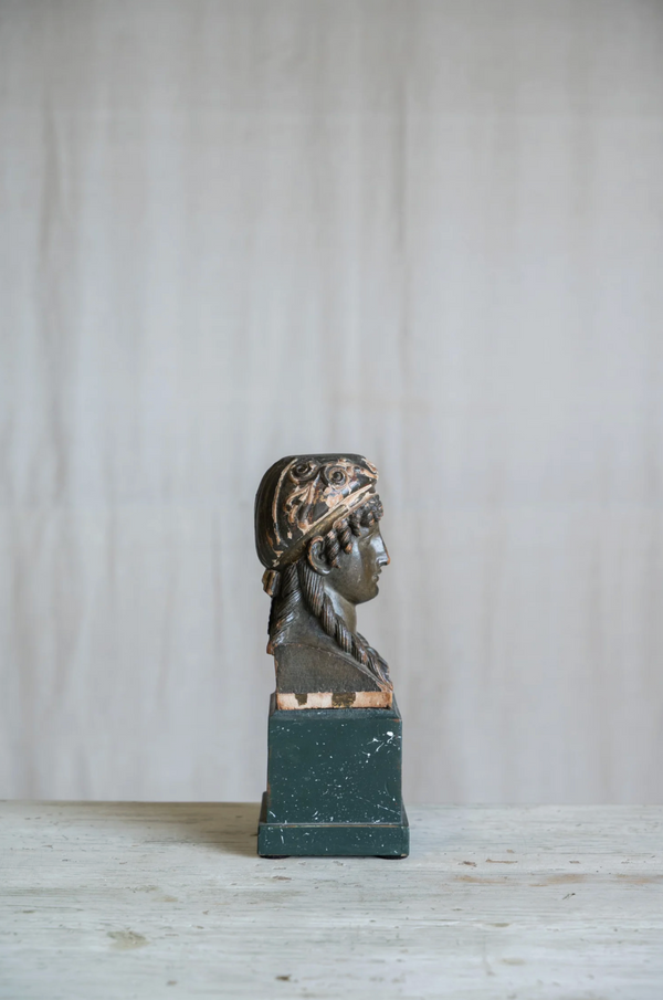 Statue Velmora Statue