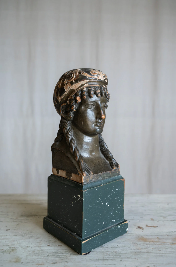 Statue Velmora Statue