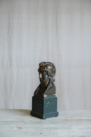 Statue Velmora Statue