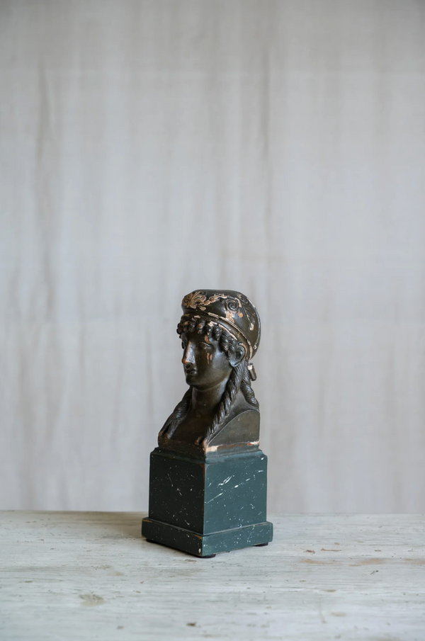 Statue Velmora Statue