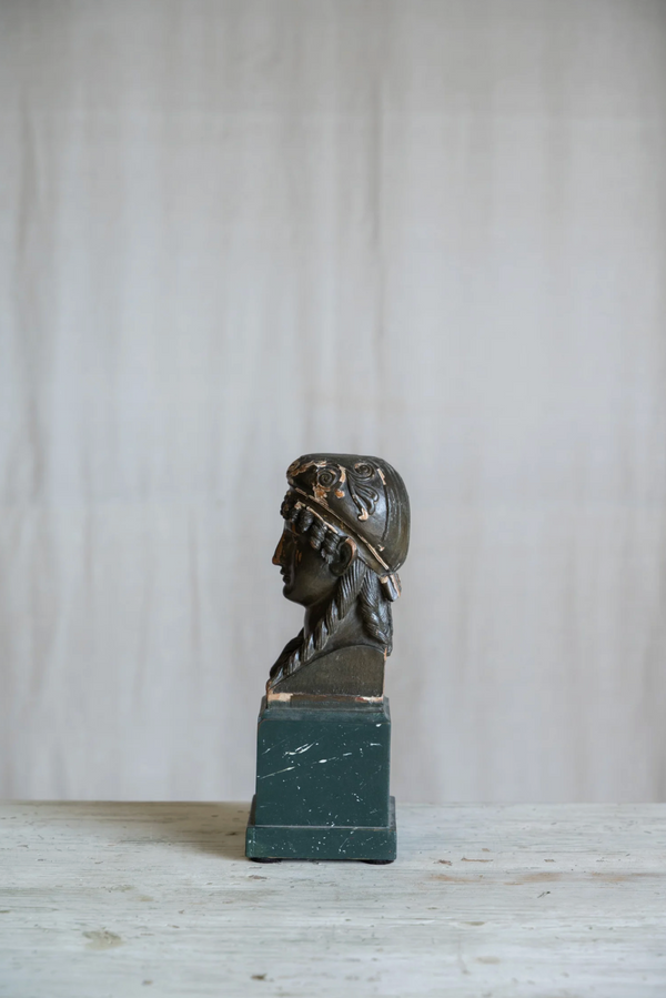 Statue Velmora Statue