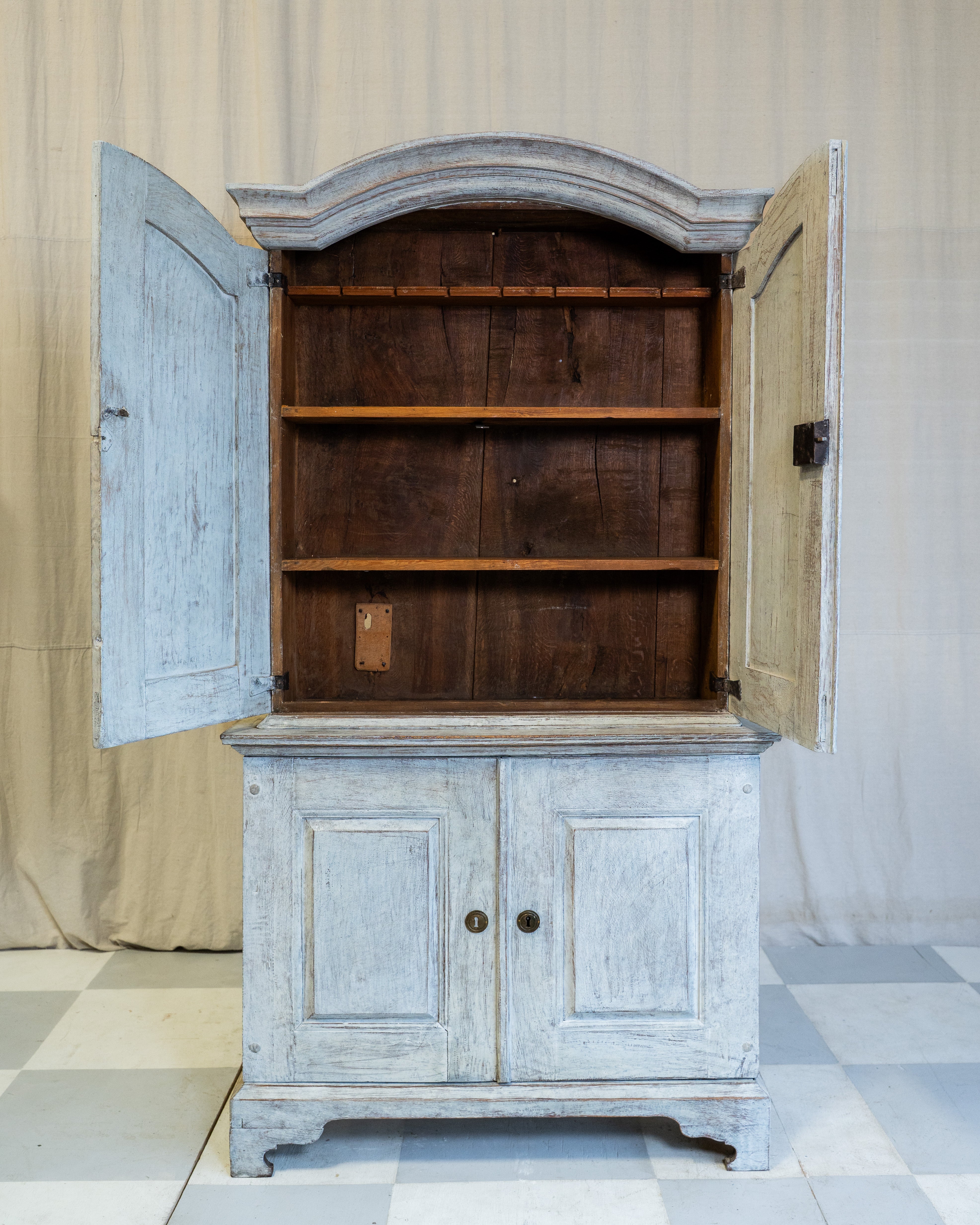 Cabinets & Storage